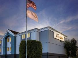 Sonesta Simply Suites Irvine East Foothill，位于森林湖的酒店