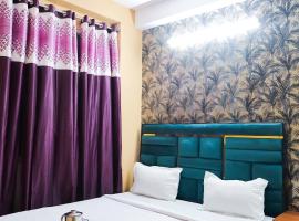 Roomshala 126 Mannat Inn Laxmi Nagar，位于新德里拉克西姆那伽市场附近的酒店