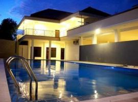 Grand Wisata Hotel，位于克里穆图的酒店