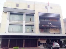 Hotel Queen Pontianak，位于Siantan坤甸机场 - PNK附近的酒店