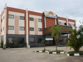 Royal Victoria Hotel Sangatta，位于Sepasu的酒店