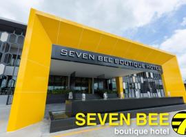 Seven bee boutique hotel，位于素辇府的酒店