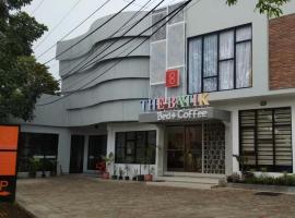 The Batik Bed And Coffee Bandung，位于万隆Regol的酒店