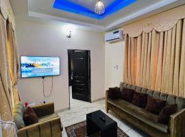 Enugu Airbnb / shortlet Serviced Apartment，位于阿奴古的公寓