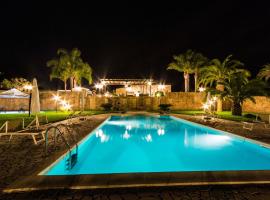 Masseria Relais Saraceno With Pool - Happy Rentals，位于梅伦杜尼奥的乡间豪华旅馆