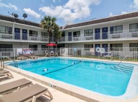 杰克逊维尔橙园6号汽车旅馆，位于杰克逊维尔NAS Jacksonville (Towers Field) - NIP附近的酒店