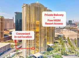 LADY LUCK'S VISTA - Private Balcony - Full Kitchen - Two Full Baths - Jetted Tub - Full MGM Grand Resort Access w No Resort Fee at MGM Signature，位于拉斯维加斯的度假村