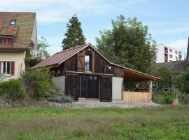 Tiny House Chez Claudine with Garden, Workspace, Netflix, free Parking & Wifi，位于布鲁格的酒店