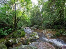 Sítio Águas Encantadas - Cachoeira e Águas termais，位于圣阿马鲁-达因佩拉特里斯的酒店