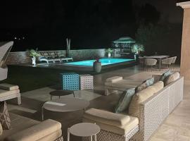 Villa de luxe JO 2024，位于圣布里斯-苏福雷的带停车场的酒店