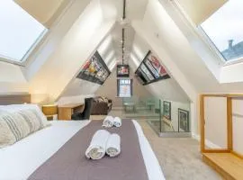 The Old School House - Luxury Themed Apartments