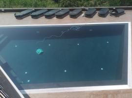 Premium apartment with private Parking, Pool with Adriatic view，位于蒂瓦特的酒店