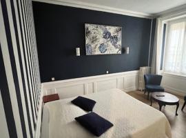 HOTEL LES QUAIS，位于瑟堡的酒店