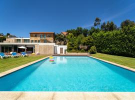 Casa de Silvares Fafe - Moradia Premium com piscina by House and People，位于Regadas的度假屋