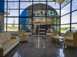 HOTEL LOS BARRUECOS，位于马尔帕尔蒂达德卡塞雷斯的酒店