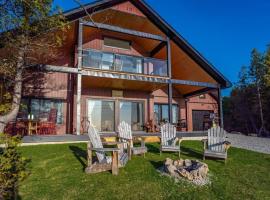 Lakefront Luxury Cottage - Shining Star - Close to Sauble Beach，位于怀尔顿的乡村别墅