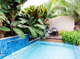 Garden Oasis 2 Villa With Private Pool，位于Four Roads的酒店