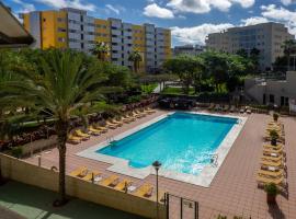 Apartment Abora Garden with terrace, pool, extensive gardens and free parking，位于大加那利岛拉斯帕尔马斯的高尔夫酒店