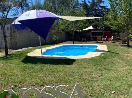 Las toscas casa con piscina，位于拉斯托斯卡斯的酒店