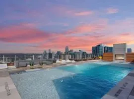 Austin City Limits Rooftop Pool by Barclé Group