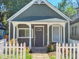 Cute Cozy Bungalow 0.5 Miles from Downtown. Fire Pit and BBQ Grill in Fully-fenced Backyard!