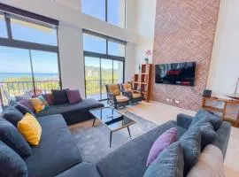 Elegant Oceanview Penthouse - Steps from Jaco Beach & Nightlife