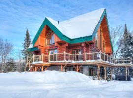 TREMBLANT Accès LAC et rivière SPA BILLARD FOYER Jaccuzi fireplace pool table lake and river access，位于苏必利尔湖的酒店