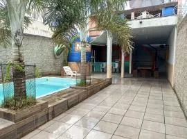 Espaço com piscina