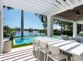 Super Modern Waterfront Paradise Near the Beach