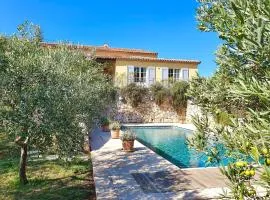 Beautiful Provencal country house in nature