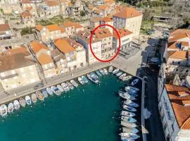 Apartments by the sea Milna, Brac - 22519