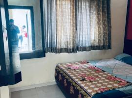 Hotel sai vasant vihar，位于舍地的旅馆