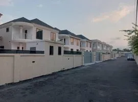Fahlyn’s Townhome @ANC Mall
