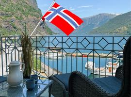 Svingen Guesthouse - Panoramic Fjord Views in Flåm，位于弗洛姆的低价酒店