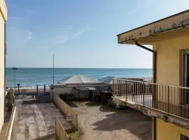 Trilocale centro Marcelli fronte mare - M223