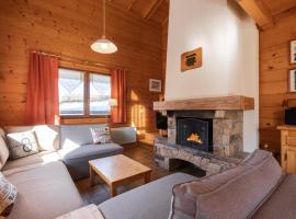 Chalet 10-11 pers, 3*, familles, cheminée, garage, WIFI, près des pistes, navette 30m - FR-1-304-160，位于拉克吕萨的酒店