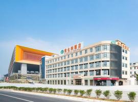 Vienna Hotel Guangzhou Huadu Financial Center Sunac Amusement Park，位于花都广州白云国际机场 - CAN附近的酒店