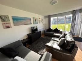 Lovely 3 Bed Bungalow, Sleeps 6, In A Beautiful Location In Cornwall Ref 85070p，位于佩伦波斯的酒店
