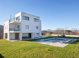 Gorgeous Home In Trilj With Sauna，位于特里尔的酒店