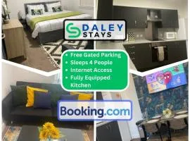 Manchester Apartment with Free Gated Parking by Daley Stays