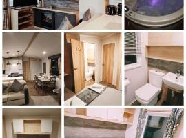 Hillingworth's Hot Tub Retreat - Lochmaben，位于邓弗里斯的酒店