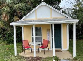 Fort Myers She Shed，位于迈尔斯堡的酒店