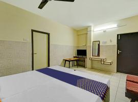 Hotel Chanukya，位于内洛尔的酒店