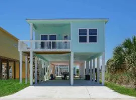 New Coastal Cottage With Pool