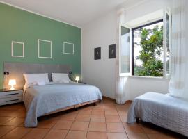 Comfort Rooms Villa Gaia Tor Vergata，位于罗马波利克里尼科托尔维尔戛塔大学附近的酒店