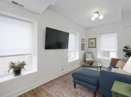 Silverwood Serenity - Balcony and City Views with Parking
