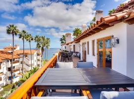 Gorgeous Catalina Island Condo with Golf Cart!，位于阿瓦隆的带停车场的酒店