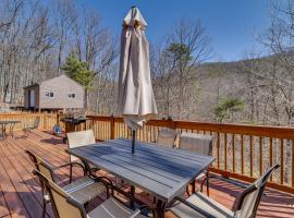Pet-Friendly Shenandoah Cabin with Fire Pit and Grill!，位于仙纳度的度假屋