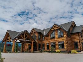 Basecamp Lodge Golden，位于戈尔登的酒店