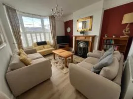 Spacious first floor family flat, Sea view